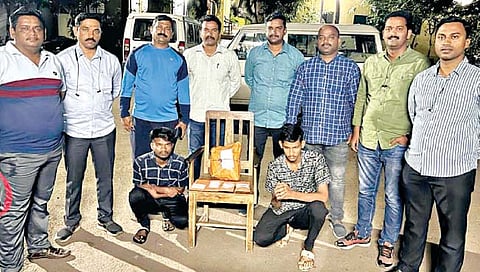 कोल्हापूर : दोन किलो गांजासह दोघांना पकडले