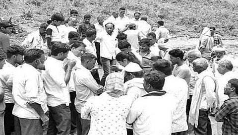 रस्त्यासाठी शेतकर्यांकडून जलसमाधी घेण्याचा प्रयत्न; बहुलखेड्यातील दोनशे शेतकरी आक्रमक