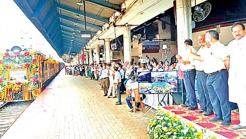 गोवा : को. रे.चा विद्युतीकरण मार्ग देशाला समर्पित