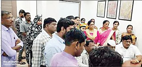 संतप्त चाकणकरांचा नगरपालिकेवर मोर्चा; विस्कळीत पाणीपुरवठ्याने नागरिक त्रस्त
