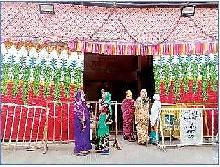 पहिल्या मुक्कामासाठी आजोळघरी लगबग; भाविकांना दर्शनबारी मंडपात घेता येणार माउलींचे दर्शन