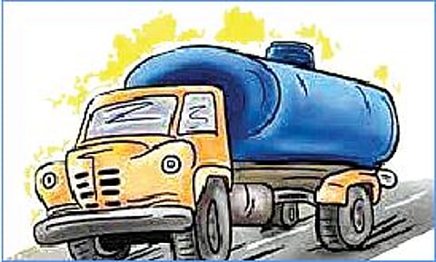 चक्क पन्नास लाखांची उधळपट्टी; टँकरमुक्त पाणी पुरविण्यासाठी काढली निविदा