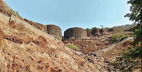 किल्ले रायगड येथील महादरवाजा.