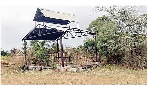 राऊतवाडीमध्ये शासकीय जागेत बांधण्यात आलेली स्मशानभूमी.