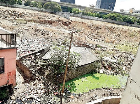 ड्रेनेज फुटल्याने नाल्यात मैलापाणी; पालिका अधिकार्यांचे तक्रारींकडे दुर्लक्ष