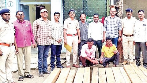 नांदेड : चोरीच्या सागवानासह दोन तस्कर ताब्यात