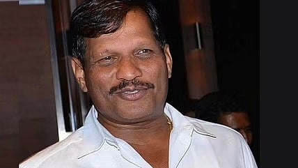 विधान परिषद निवडणूक : लक्ष्मण जगताप, मुक्ता टिळक मतदानासाठी विधानभवनात दाखल!