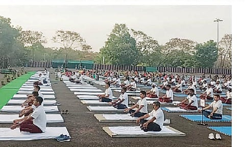 पुणे : अवघे शहर रंगले योगाभ्यासात