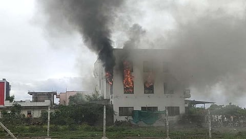 दुकानाला आग