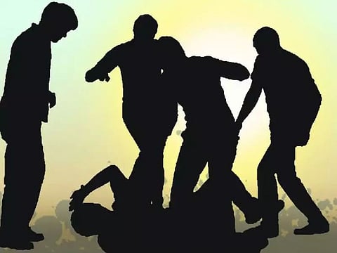 प्रेम प्रकरण उघड केल्याने तरुणाला बेदम मारहाण