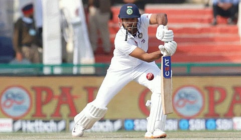 Mayank Agarwal : रोहित शर्मा इंग्लंडमधील कसोटी सामन्याला मुकणार? ‘या’ खेळाडूला मिळणार संधी