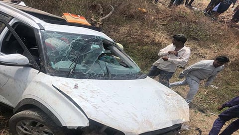 औरंगाबाद : कार अपघातात बीडच्या स्त्री रोग तज्ज्ञासह महिला वैद्यकीय अधिकारी जखमी