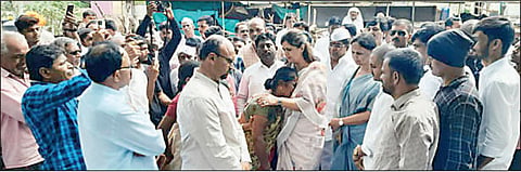 कुटुंबाला न्याय मिळवून देणार : मुंडे