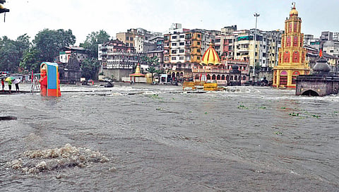 नाशिकसह जिल्ह्यात संततधार ; गोदावरीच्या पाणीपातळीत वाढ