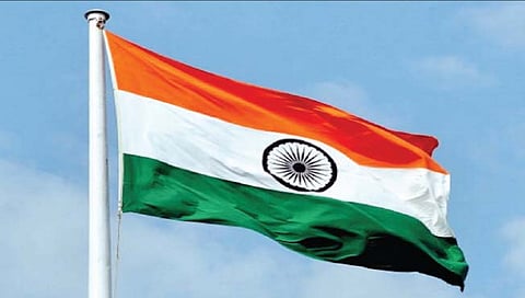 देशात डौलाने फडकतो सोलापुरात तयार झालेला तिरंगा !