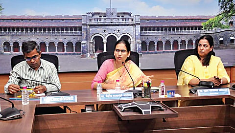 नाशिक: …अन् डॉ. भारती पवारांच्या दुर्गावताराने अधिकारी भांबावले