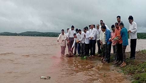 Dhule Sakri : लाटीपाडा धरण पूर्णक्षमतेने भरल्याने जलपूजन
