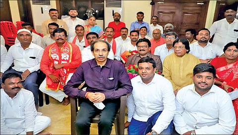 मोहोळमधील शिवसेना पदाधिकार्यांनी घेतली पक्षप्रमुख उद्धव ठाकरेंची भेट
