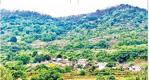 भोमाळे गाव पुनर्वसनाच्या प्रतीक्षेत; केव्हाही दरड कोसळण्याची भीती