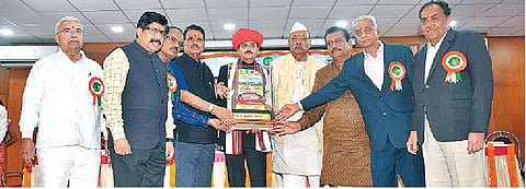 जमिनी खराब होणे ही धोक्याची घंटा; जुन्या बी-बियाणांचे जतन होणे आवश्यक