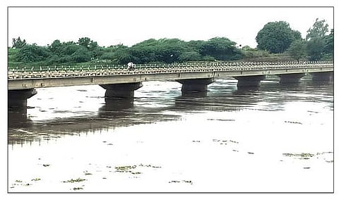 नगर : सिद्धटेकमधील भीमा नदीपात्र वाहतेय दुथडी भरून