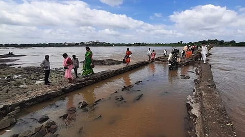 नगर : …अखेर कमालपूर बंधार्याचे काम झाले सुरू