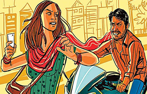 अहमदनगर तालुक्यातील शाळेजवळ रोडरोमिओंंचा धुमाकूळ