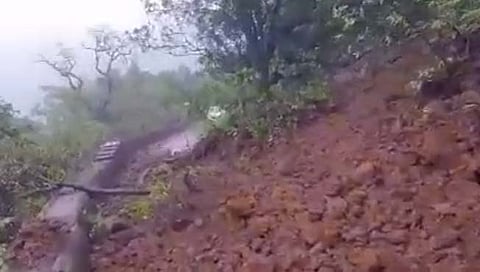 सातारा : प्रतापगड- कुंभरोशी रस्ता पूर्णपणे बंद