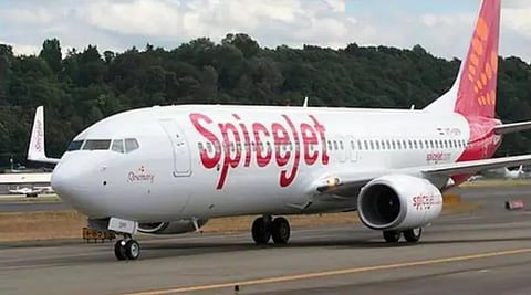 SpiceJet flight | थरारक घटना! गोव्याहून निघालेल्या स्पाइसजेट विमानाचे हैदराबादमध्ये आपत्कालीन लँडिंग