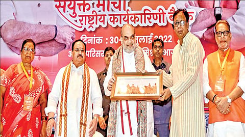 ‘प्रोफाईल पिक’ म्हणून तिरंगा ध्वज लावा