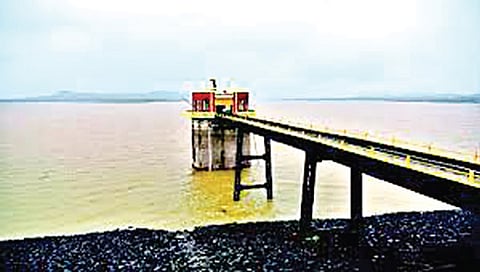 नाशिक : गंगापूर धरणातून चर खोदाईसाठी ठेकेदारांची टोळी पुन्हा सक्रिय