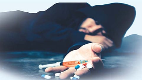 Drug racket : राज्याला बॉलीवूडमधूनच ड्रग्ज डोस !
