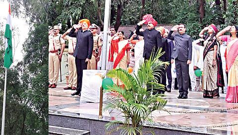 नाशिक : राष्ट्रध्वजाला मानवंदना देताना ग्रामविकासमंत्री गिरीश महाजन. समवेत राधाकृष्ण गमे, प्रा. देवयानी फरांदे, सीमा हिरे, अॅड. राहुल ढिकले, बी. जी. शेखर पाटील, गंगाथरन डी., डॉ. चंद्रकांत पुलकुंडवार, जयंत नाईकनवरे, सचिन पाटील, लीना बनसोड आदी.