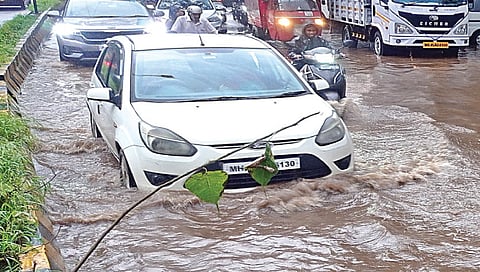 नाशिकला पावसाने झोडपले(छाया-हेमंत घोरपडे)