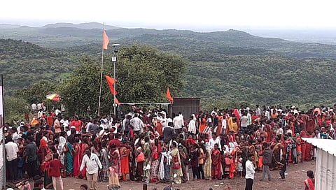 श्री क्षेत्र पिनाकेश्वराच्या दर्शनासाठी श्रावणातील तिसर्या सोमवारी भाविकांनी केलेली गर्दी.