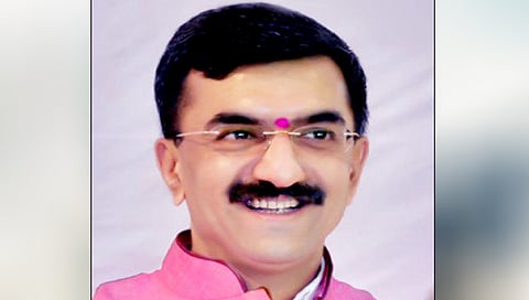 बंद खोलीत काय घडलं, अजून नाही समजलं, मंत्री देसाई यांची उद्धव ठाकरे यांचा नामोल्लेख टाळत टीका
