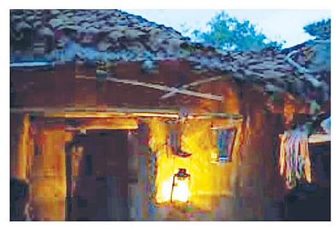 नगर : पाच गावे दोन महिन्यांपासून अंधारात