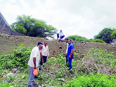 कामरगाव तलाव सांडव्याची दुरवस्था