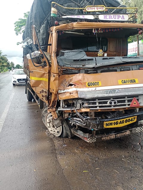 नारायणगाव येथे टेम्पो-ट्रकची धडक