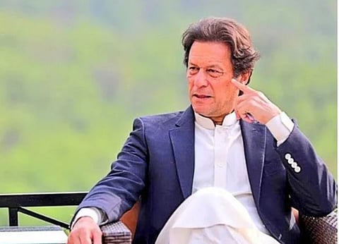 Pakistan Politics : इम्रान खान यांच्यावर अटकेची टांगती तलवार ; जाणून घ्या काय आहे प्रकरण …