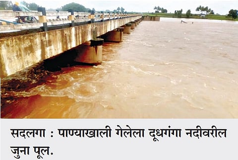 सदलगा दूधगंगा नदीवरील जुना पूल पाण्याखाली