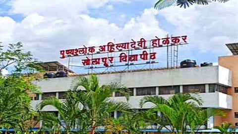 सोलापूर विद्यापीठाच्या परीक्षेचा गोंधळ संपेना; उर्दू एम.ए.च्या विद्यार्थ्यांना उत्तराच्या खुणांसह प्रश्नपत्रिका