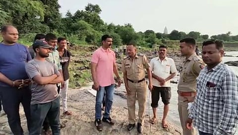 नागाई-जोगाई परिसरातील बंधाऱ्यात ४ तरुण-तरुणी वाहून गेली.
