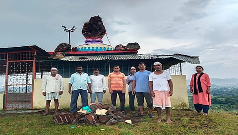 नाशिक : मंदिरावर वीज कोसळून कळस जमीनदोस्त