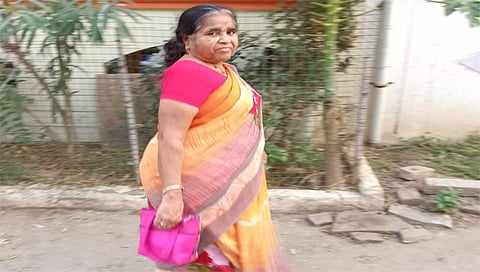 जळगाव : प्लास्टीकच्या कॅरीबॅगमध्ये भरुन फेकून देण्यात आलेला मृतदेहाची ओळख पटल्याने प्रभा माधव फाळके यांची हत्या झाल्याचे निष्पन्न झाले.