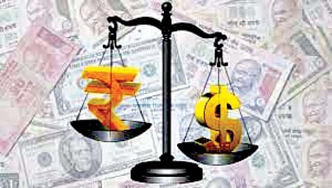 Rupee slips further : काल सावरल्यानंतर आज रुपयाची पुन्हा घसरण, गाठली सार्वकालिक नीचांकी पातळी
