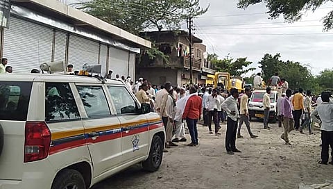 औरंगाबाद : नवगावात रस्ते काँक्रीट मिक्सरच्या टायरखाली सापडून एकाचा मृत्यू