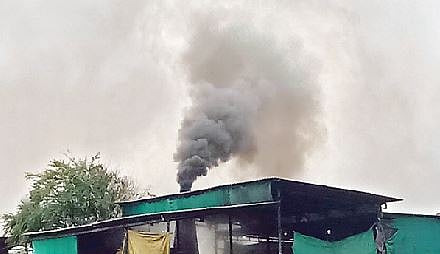प्रदूषण करणार्या गुर्हाळांवर होणार कारवाई; दौंडचे तहसीलदार अजिंक्य येळे यांचे संकेत