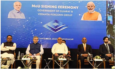 Vedanta-Foxconn: ‘फॉक्सकॉन अमेरिकेत अपयशी; गुजरातमध्येही तेच होणार’ – अमेरिकन लेखकाची टीका
