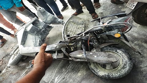 नाशिक : विद्या विकास सर्कल येथे इलेक्ट्रीक बाईकने अचानक घेतला पेट